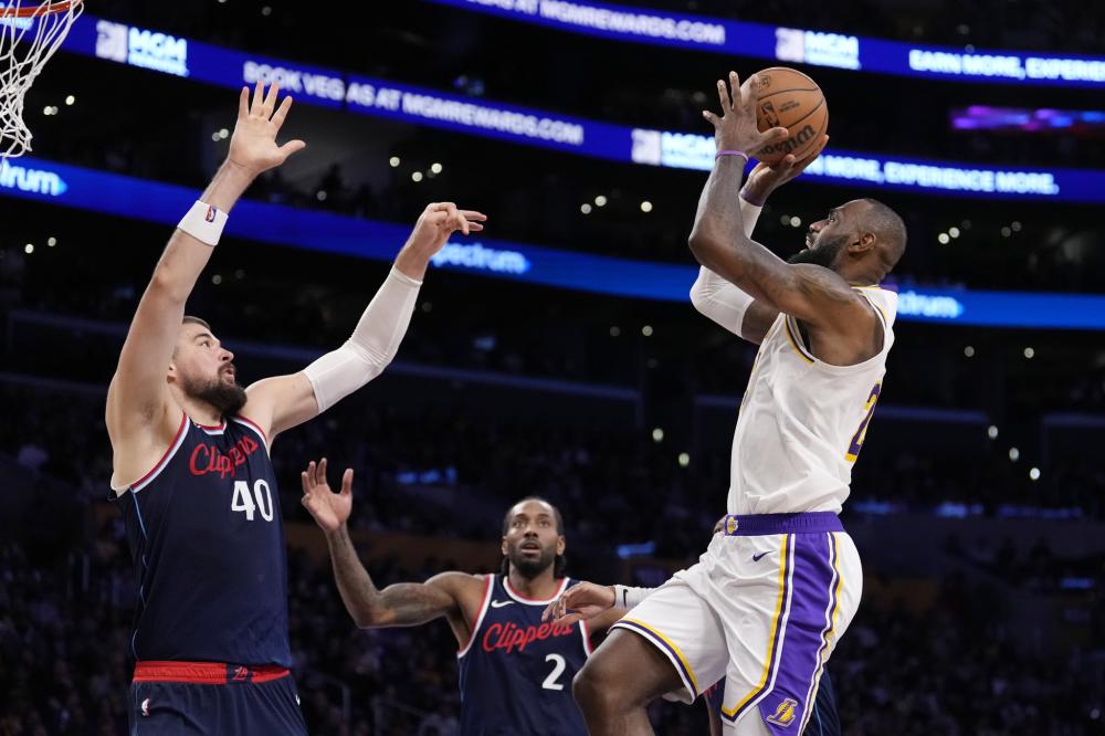 迫使球员们 迫使球员们