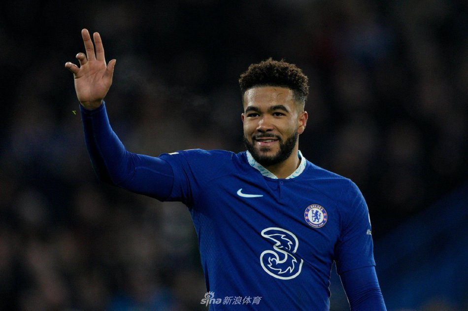 和6个篮板 和6个篮板