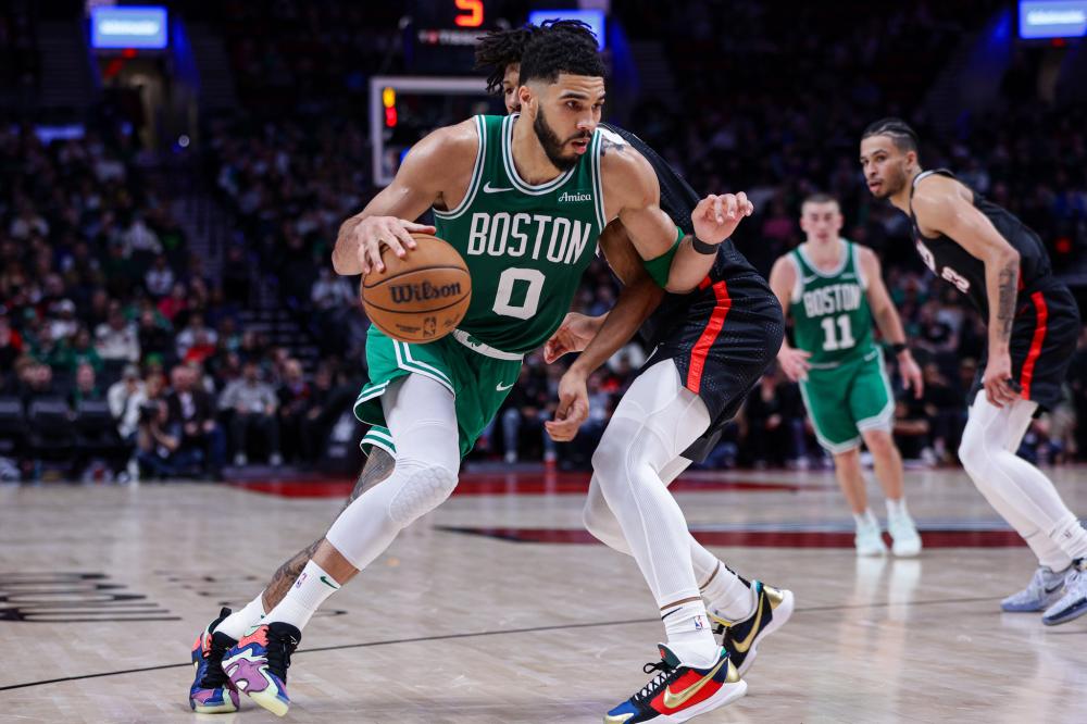 年轻中场的 年轻中场的